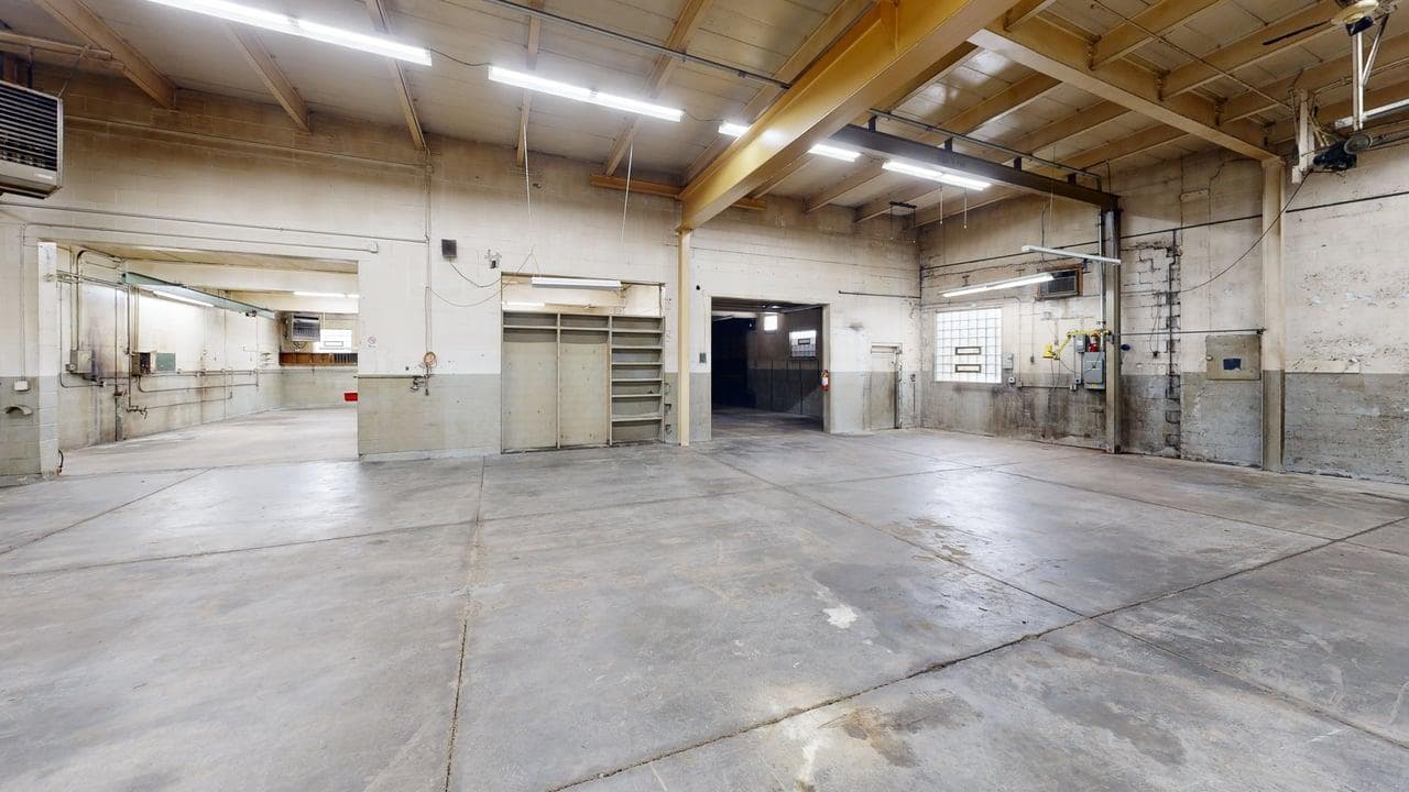 Prime Warehouse and Office space on Main St North Tonawanda - Image 4